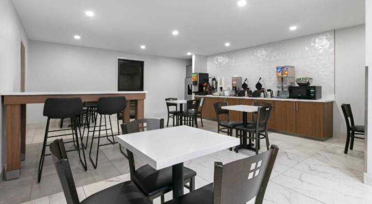 Super 8 By Wyndham Grapevine/Dfw Airport Northwest — photo 4