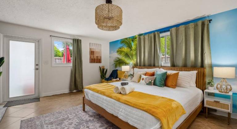 Surfari Pompano! Heated Pool Home 9 mins to Beach — photo 2