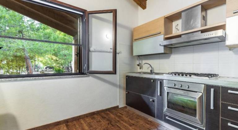 Lovely serviced apartment with terrace, pool & grill | Pets allowed — photo 5