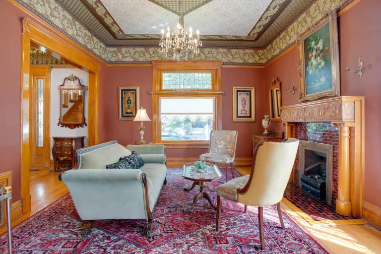 Victorian Style Cheesman Park Apt 2 Mi to Dtwn