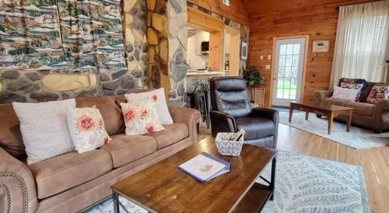 House with jacuzzi | Pets are welcome — photo 3