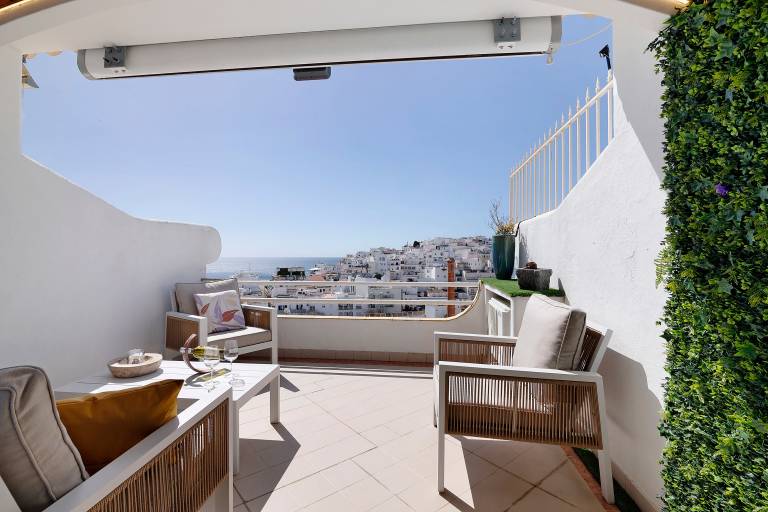 Holiday apartment with patio & pool — photo 3