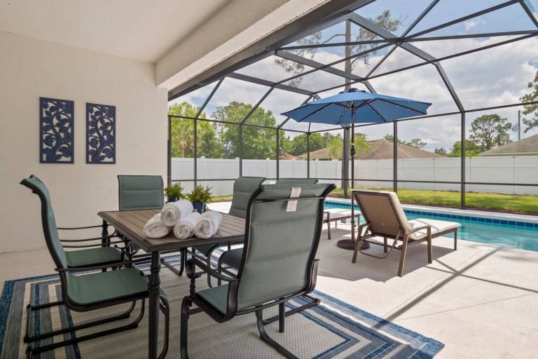 Stunning 4BR Home Fenced Yard Heated Pool — photo 5