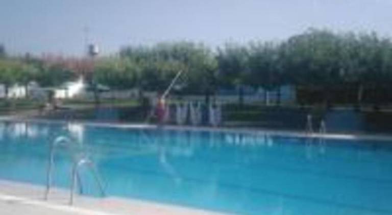 Lodge with barbeque, terrace & pool | Pets are welcome — photo 4