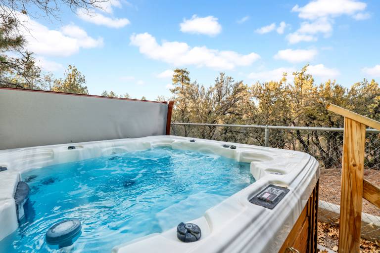 Cabin with hot tub & grill | Mountain view in San Bernardino, CA