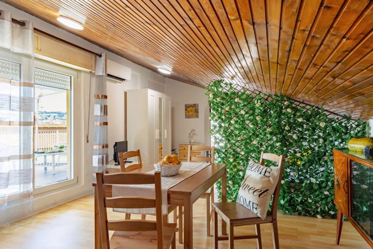 Sopraloreto Apartment