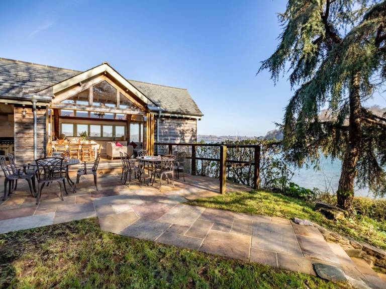 Cottage with garden | Water view — photo 4