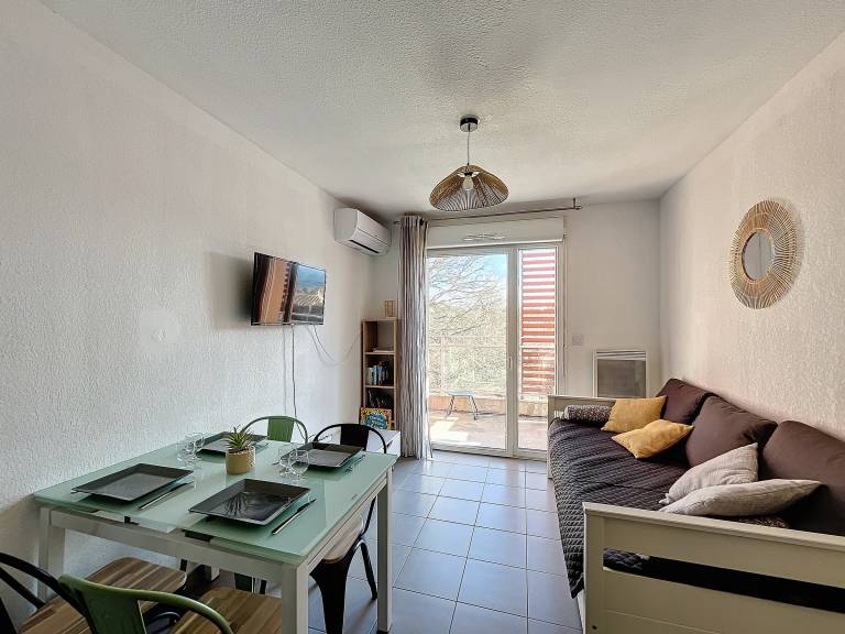 Apartment with pool — photo 2