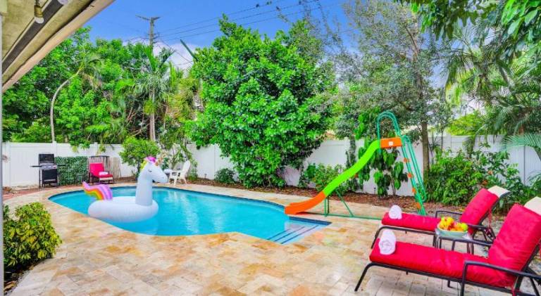 Villa with pool in Deerfield Beach, FL