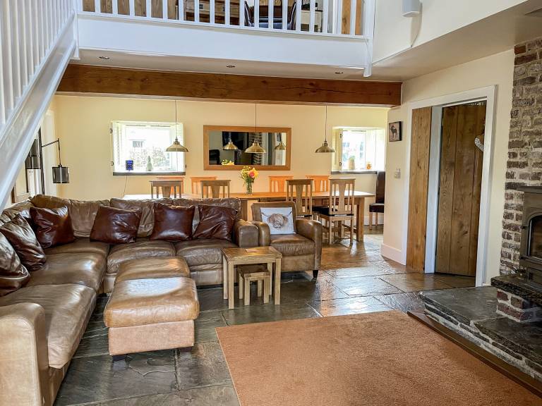 Cottage with garden — photo 2