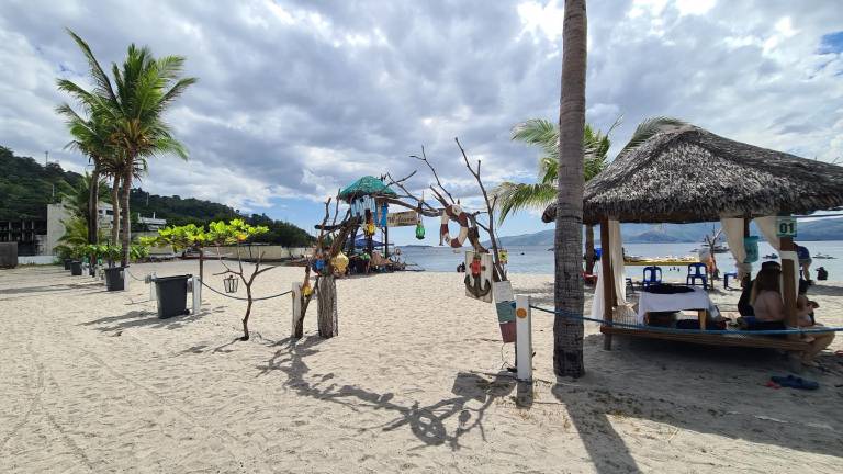 Staycation Subic - 65inch TV near Beach & mall — photo 5