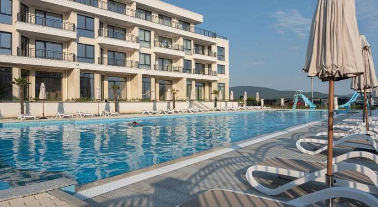 Serviced apartment with pool, garden & terrace | Beach nearby | Dogs allowed in Burgas