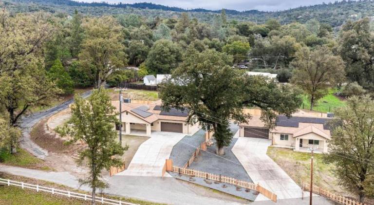 Vacation home with 7 rooms for 16 persons in Oakhurst, CA