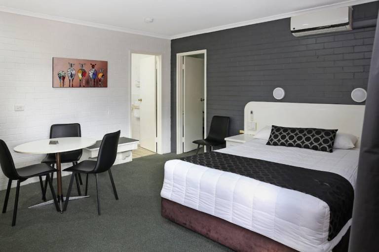 Motel  Inverell