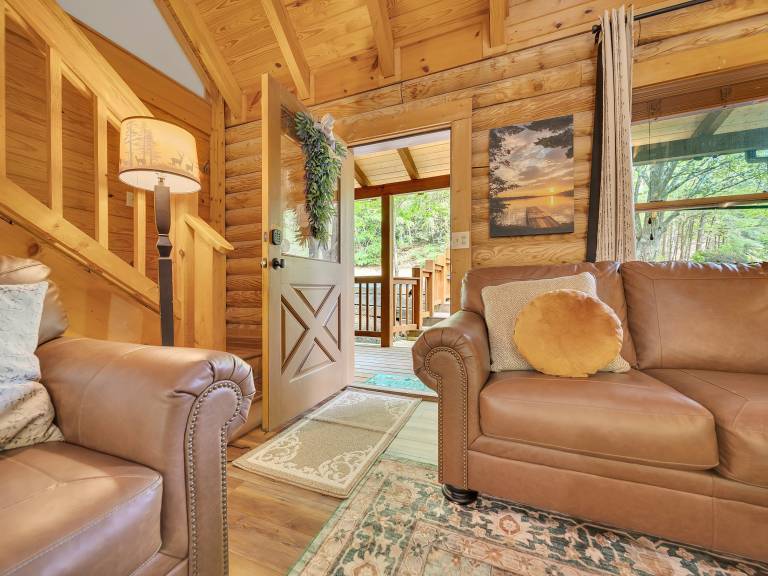 Cabin with jacuzzi, grill & pool | Mountain view — photo 4