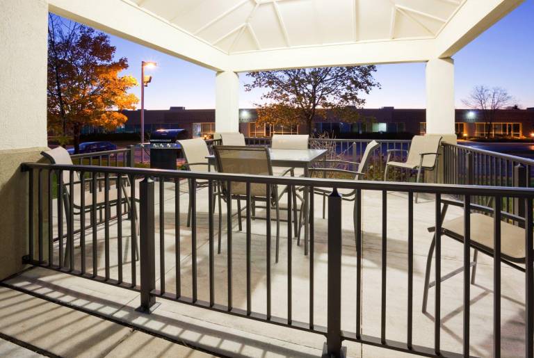 Candlewood Suites Milwaukee Brown Deer Hotel By IHG — photo 2