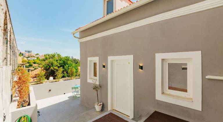 House with yard & terrace | Good for workation in Lisbon