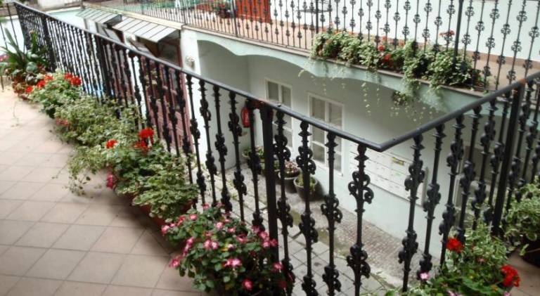 Apartment with terrace | Close to Prague Castle | Perfect for remote work | Pets are welcome — photo 5