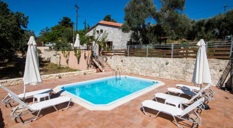Fully equipped house with private pool, BBQ & yard | Suitable for remote work | Dogs allowed in Rethymno