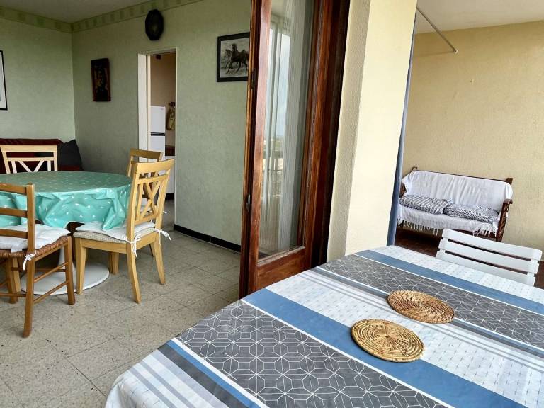 Studio cabin for 4, 500m from the sea with TV, DW, WM, pets allowed — photo 3