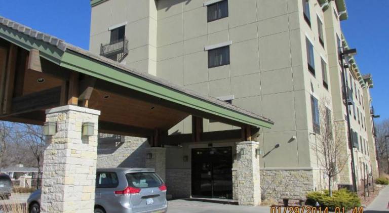 Parkwood Inn & Suites — photo 3