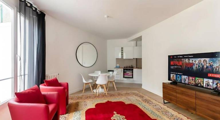 Modern 1BR - Sleeps 5 - Prime 16th Location in Puteaux