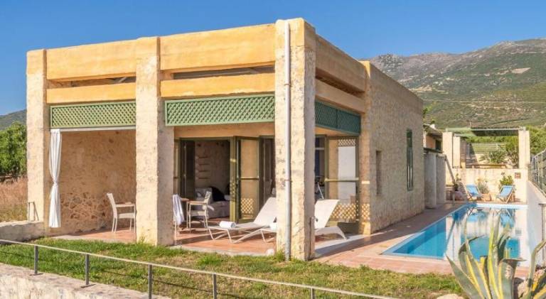 Villa with barbeque, private pool & garden | Perfect for remote work — photo 5