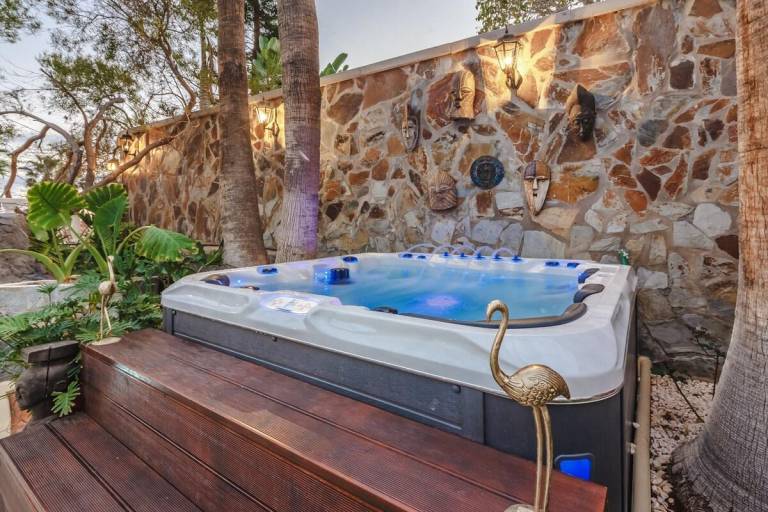 Fully equipped villa with pool, yard & jacuzzi | Good for workation | Dogs allowed — photo 5