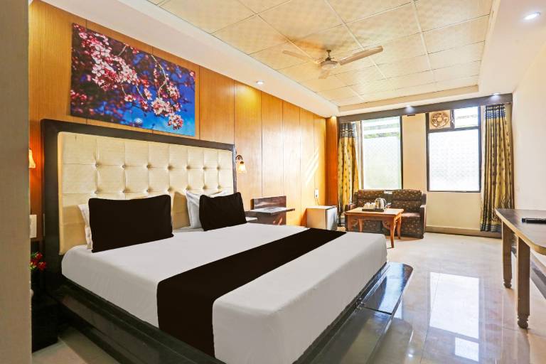 Hotel O Raju Arya