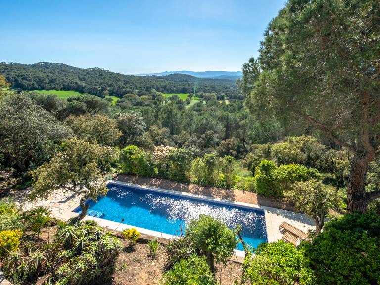 Fully equipped charming house with garden & private pool | Beach nearby | Pets are welcome in Calella