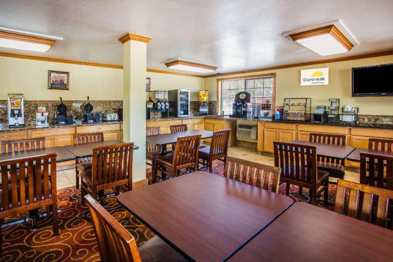 Days Inn by Wyndham Yakima — photo 4