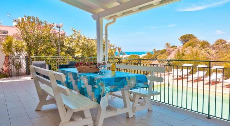 Villa with pool | Next to the beach | Pet-friendly — photo 4