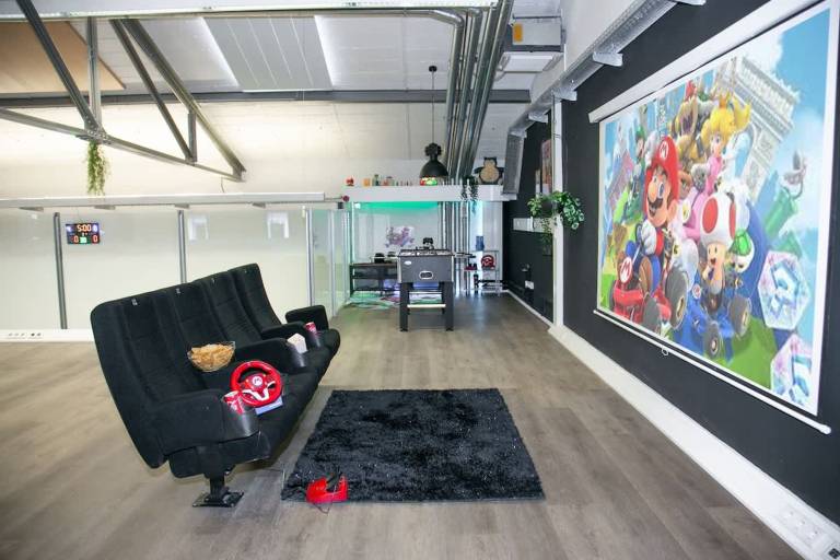 Family-friendly vacation home with private pool, sauna & fast internet | Pet-friendly — photo 4