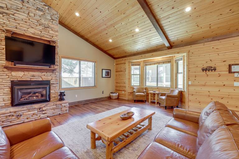 Walkable Big Bear Lake Home w/ Private Hot Tub! — photo 4