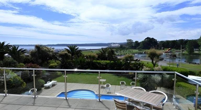 Pleasant holiday apartment with pool | Close to the beach | Pets allowed in Torquay