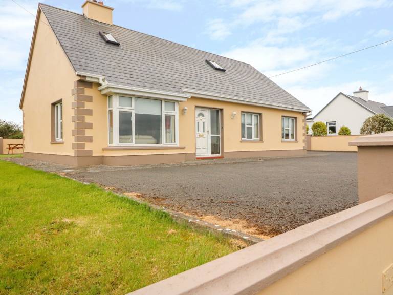 Cottage Tromra East