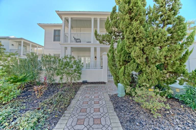 Burkes Beach Bungalow-Rosemary 80 steps to beach - PET FRIENDLY — photo 4