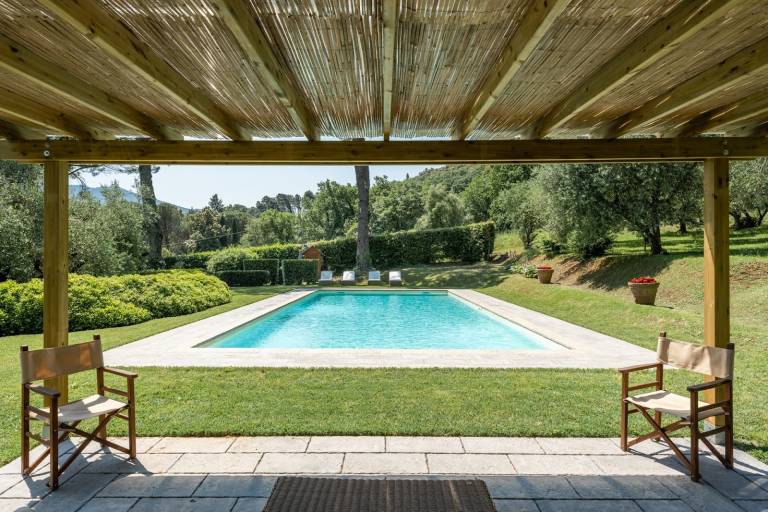 Villa with private pool, grill & yard — photo 2