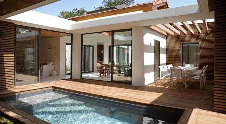 Spacious villa with patio, garden & private pool | Pets allowed — photo 5