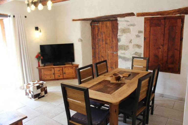 Gite with grill & patio — photo 5
