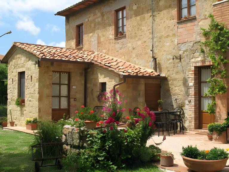 Farm with yard & grill in Pienza