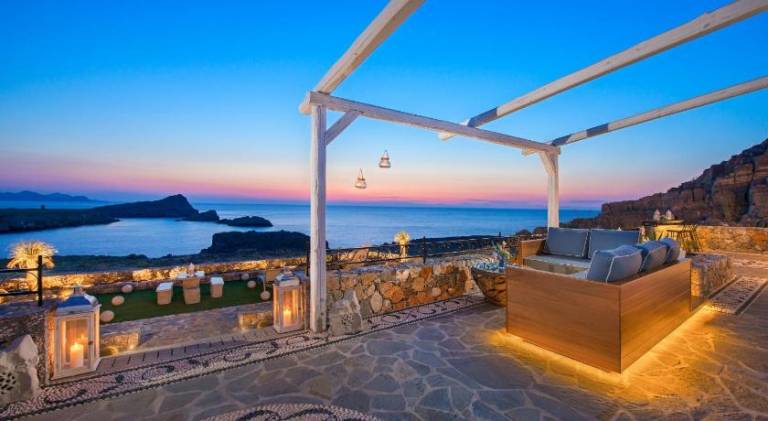 Villa with jacuzzi — photo 2