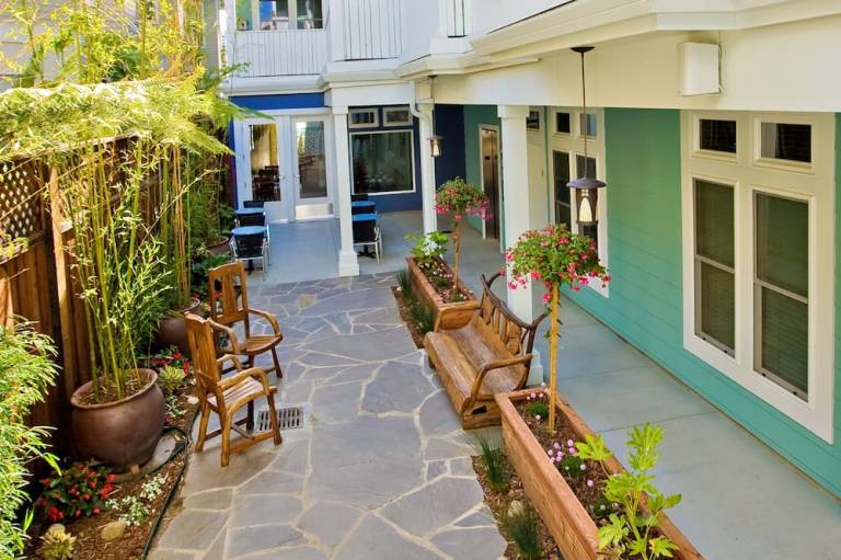 Pacific Blue Inn