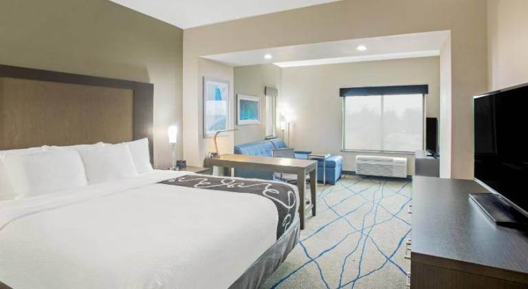 La Quinta Inn & Suites by Wyndham Ponca City — photo 3