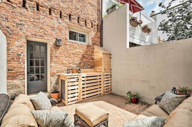 Cozy & Historic Gem - Free Parking Patio -Sleeps 6 — photo 4