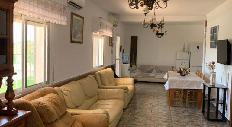 Ample vacation home with pool | Pets are welcome — photo 2