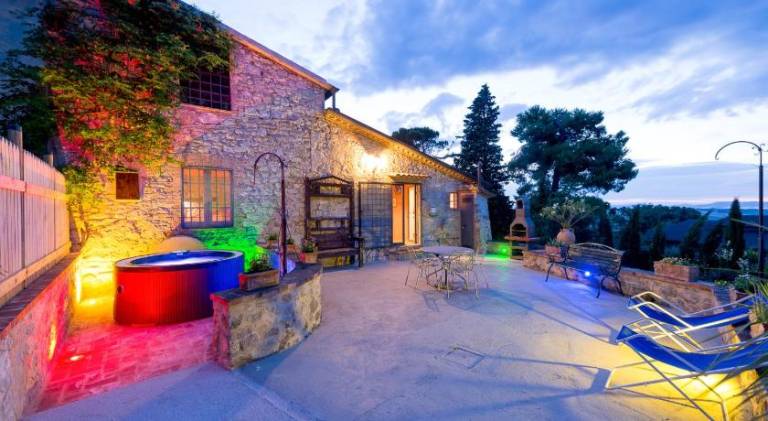 Villa with jacuzzi & pool — photo 2