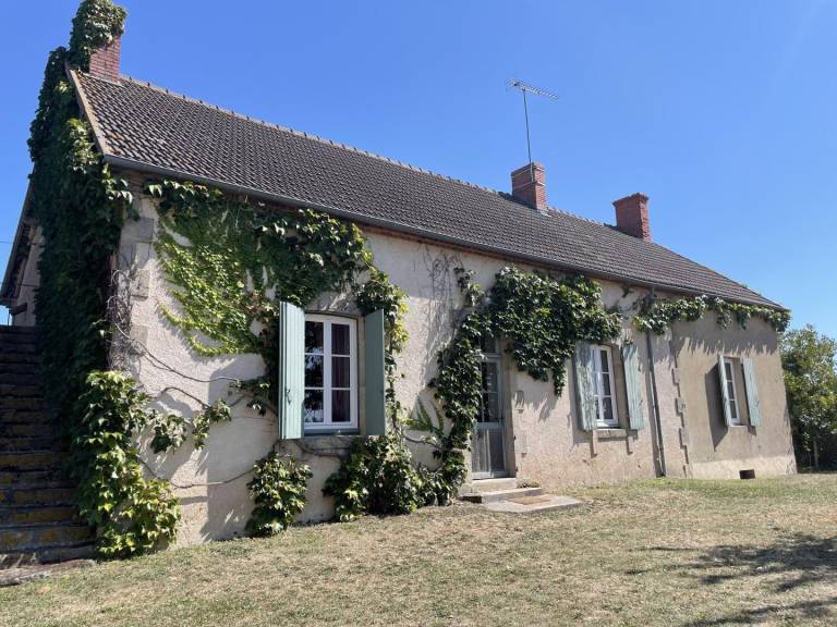 Gite with yard in Moulins