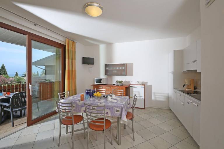 Holiday apartment with terrace & pool — photo 5