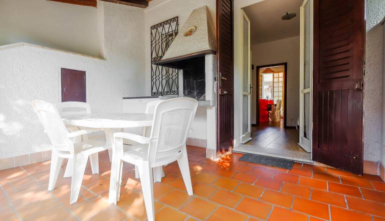 Villa with yard & BBQ | Garden view — photo 2